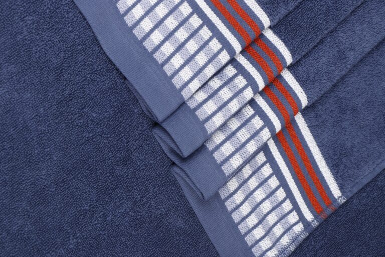Navy Lagoon Luxe Cotton Bath Towel - Image 3