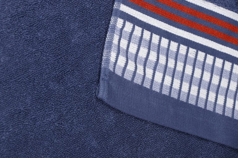 Navy Lagoon Luxe Cotton Bath Towel - Image 4